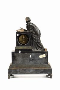 Pendola da tavolo in marmo nero e metallo, XIX secolo  - Asta Antiquariato - Associazione Nazionale - Case d'Asta italiane