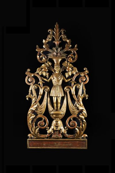 PANNELLO ORNAMENTALE : 164x80 in legno dorato (difetti)  raffigurante fanciulla tra racemi vegetali. XVIII secolo. difetti  - Asta Antiquariato  - Associazione Nazionale - Case d'Asta italiane