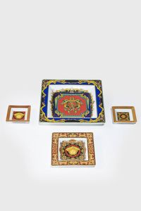 Versace - Cm  8x8 (due); 13x13 e 22x22 Lotto di quattro svuotatasche di forma quadrata  di varie misure  in ceramica policroma  [..]