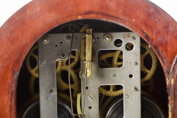 Pendola da tavolo in legno Gilbert  - Asta Antiquariato - Associazione Nazionale - Case d'Asta italiane