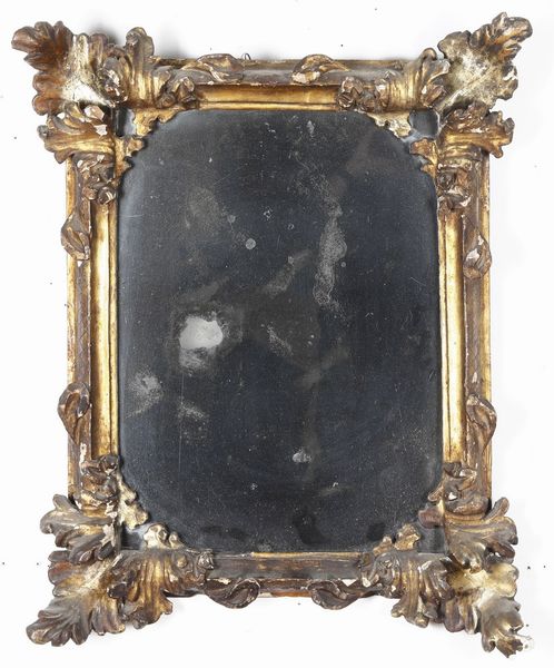 Specchiera in legno intagliato e dorato. XVIII secolo  - Asta Antiquariato - Associazione Nazionale - Case d'Asta italiane