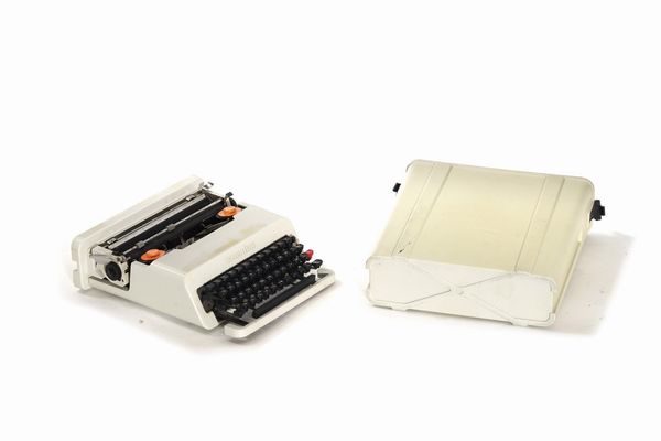 Macchina da scrivere Olivetti Sottsass  - Asta Antiquariato - Associazione Nazionale - Case d'Asta italiane