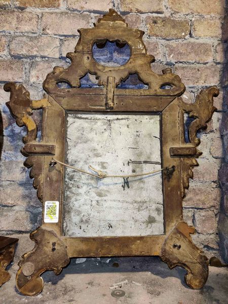 Specchiera con cornice in legno intagliato. XVII-XVIII secolo  - Asta Antiquariato - Associazione Nazionale - Case d'Asta italiane