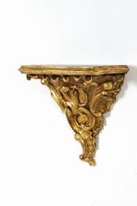 Mensola in legno intagliato e dorato. XX secolo  - Asta Antiquariato - Associazione Nazionale - Case d'Asta italiane