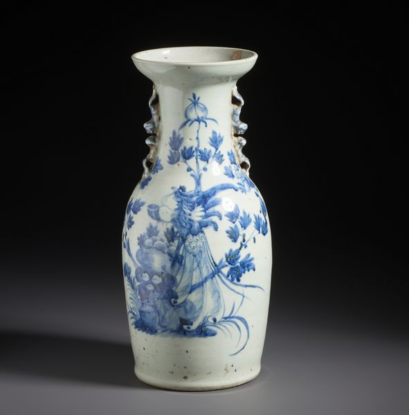 Arte Cinese : Vaso in porcellana bianco e blu dalla forma a balaustro dipinto con con fenice tra fiori e rocce ornamentali.Cina, tardo XIX secolo.  - Asta Asta 470 | ARTE ORIENTALE Online - Associazione Nazionale - Case d'Asta italiane