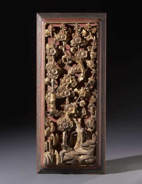 Arte Cinese : Pannello in legno intagliato, laccato e dorato raffigurante ramo di pruno fiorito.Cina fine XIX / XX sec.  - Asta Asta 470 | ARTE ORIENTALE Online - Associazione Nazionale - Case d'Asta italiane