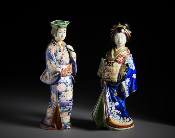 ARTE GIAPPONESE : Due figure in porcellana raffiguranti un dignitario e una geisha ben modellate, riccamente decorati con smalti policromi e dorature.Giappone periodo Meiji.  - Asta Asta 470 | ARTE ORIENTALE Online - Associazione Nazionale - Case d'Asta italiane