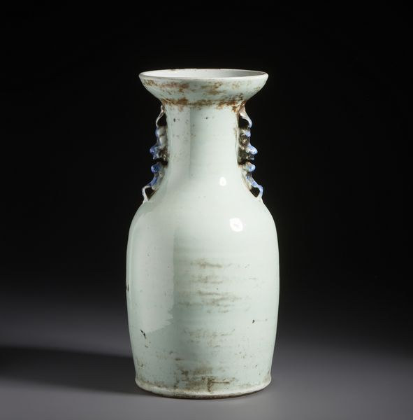 Arte Cinese : Vaso in porcellana bianca e blu dalla forma a balaustra dipinto con fenice tra fiori.Cina, tardo XIX sec.  - Asta Asta 470 | ARTE ORIENTALE Online - Associazione Nazionale - Case d'Asta italiane