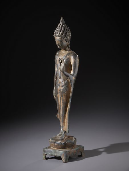 Arte Sud-Est Asiatico : Figura in bronzo raffigurante il famoso walking Buddha nello stile Sukothay. Tailandia XX sec  - Asta Asta 470 | ARTE ORIENTALE Online - Associazione Nazionale - Case d'Asta italiane