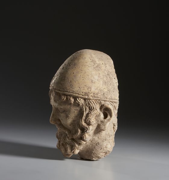 Arte Indiana : Testa di uomo in stucco. Gandhara circa.IV secolo d.C.  - Asta Asta 470 | ARTE ORIENTALE Online - Associazione Nazionale - Case d'Asta italiane