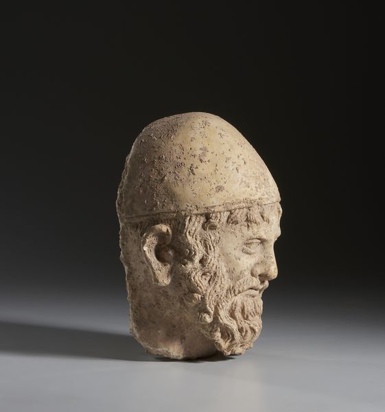 Arte Indiana : Testa di uomo in stucco. Gandhara circa.IV secolo d.C.  - Asta Asta 470 | ARTE ORIENTALE Online - Associazione Nazionale - Case d'Asta italiane