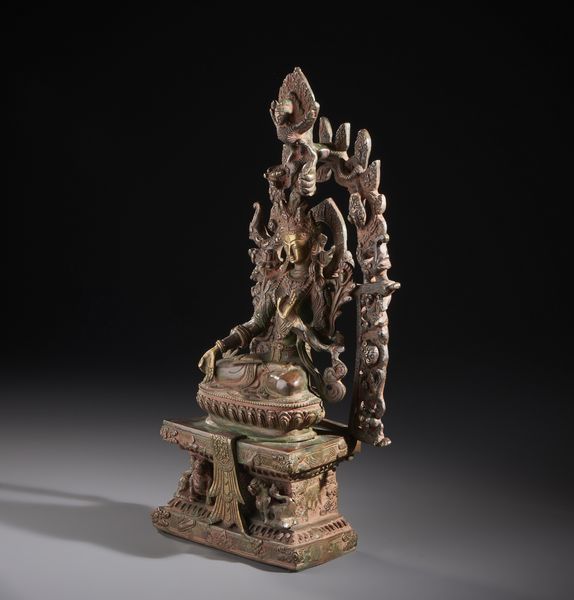 Arte Himalayana : Fusione in bronzo raffigurante la divinit Tara. Seduta su di un fiore di loto  contornata da ricco baldacchino finemente lavorato.Nepal XX sec  - Asta Asta 470 | ARTE ORIENTALE Online - Associazione Nazionale - Case d'Asta italiane