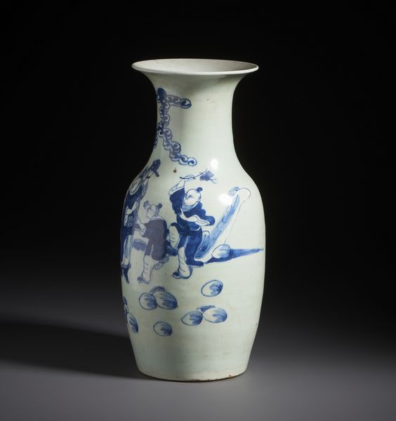 Arte Cinese : Vaso a balaustro in porcellana, corpo ovoidale e bocca espansa. Cina, Dinastia Qing XIX - XX sec.  - Asta Asta 470 | ARTE ORIENTALE Online - Associazione Nazionale - Case d'Asta italiane