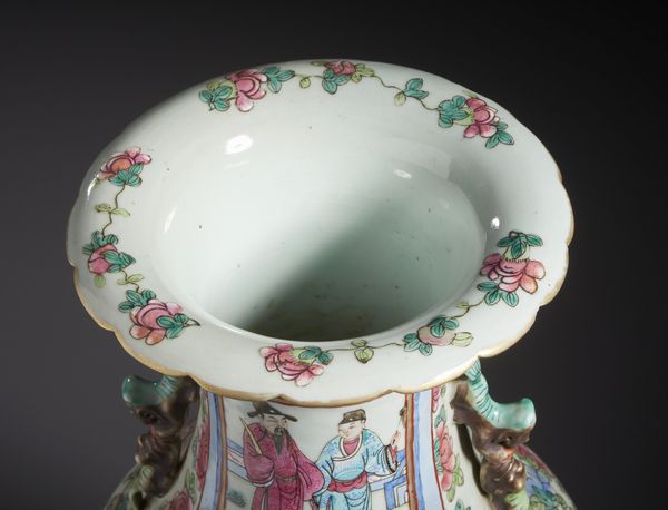 Arte Cinese : Vaso in porcellana abilmente smaltato nei colori della famiglia rosa, stile Canton. Cina Dinastia Qing , XIX sec.  - Asta Asta 470 | ARTE ORIENTALE Online - Associazione Nazionale - Case d'Asta italiane