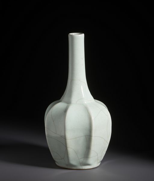 Arte Cinese : Vaso a forma di bottiglia in smalto celadon dalle linee eleganti. Cina, XX secolo  - Asta Asta 470 | ARTE ORIENTALE Online - Associazione Nazionale - Case d'Asta italiane