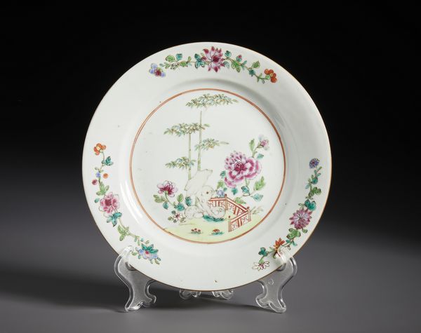 Arte Cinese : Gruppo di quattro piatti della compagnia delle indie decorati a smalti policromi della famiglia Rosa con raffigurazioni di fiori e piante.Cina, Dinastia Qing periodo Qianlong.  - Asta Asta 470 | ARTE ORIENTALE Online - Associazione Nazionale - Case d'Asta italiane