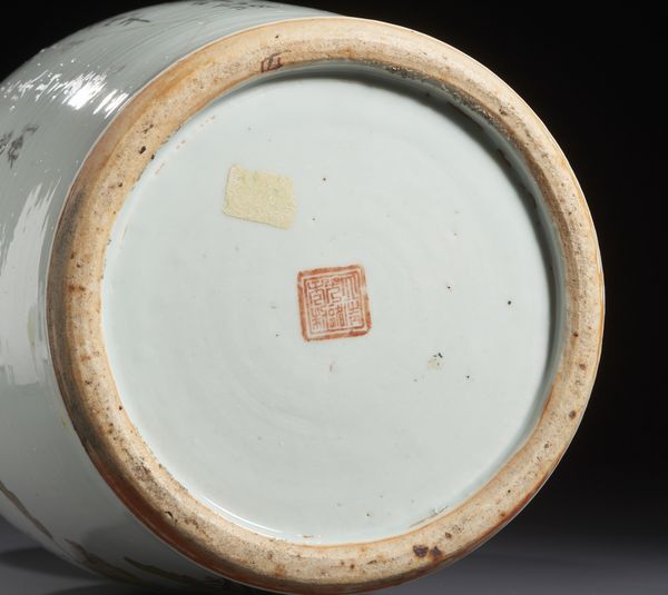 Arte Cinese : Vaso a colonna di balaustra decorato a smalti policromi con uccelli tra fronde di alberi fioriti.Cina, inizio XX sec.  - Asta Asta 470 | ARTE ORIENTALE Online - Associazione Nazionale - Case d'Asta italiane