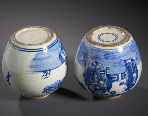 Arte Cinese : Due piccole ginger jar in porcellana bianco e blu dipinta con bimbi che giocano con saggi. Cina XIX sec  - Asta Asta 470 | ARTE ORIENTALE Online - Associazione Nazionale - Case d'Asta italiane