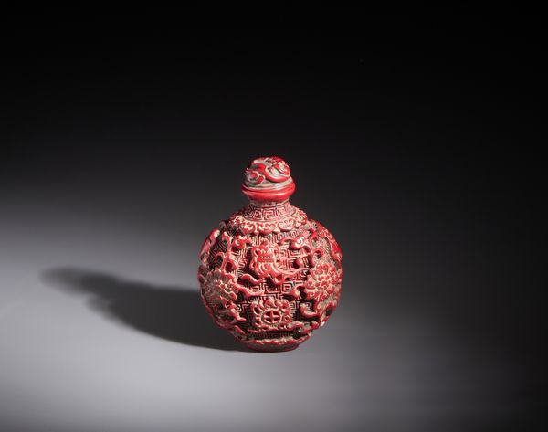 Arte Cinese : Snuff bottle in lacca rossa decorata con motivi augurali buddhisti.Cina, XX sec.  - Asta Asta 470 | ARTE ORIENTALE Online - Associazione Nazionale - Case d'Asta italiane