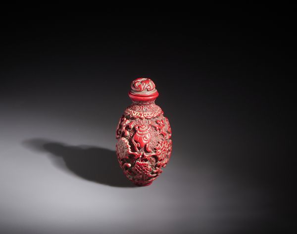 Arte Cinese : Snuff bottle in lacca rossa decorata con motivi augurali buddhisti.Cina, XX sec.  - Asta Asta 470 | ARTE ORIENTALE Online - Associazione Nazionale - Case d'Asta italiane