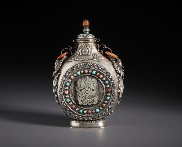 Arte Cinese : Bella snuff bottle in argento e pietre dure. Cina, XIX sec  - Asta Asta 470 | ARTE ORIENTALE Online - Associazione Nazionale - Case d'Asta italiane