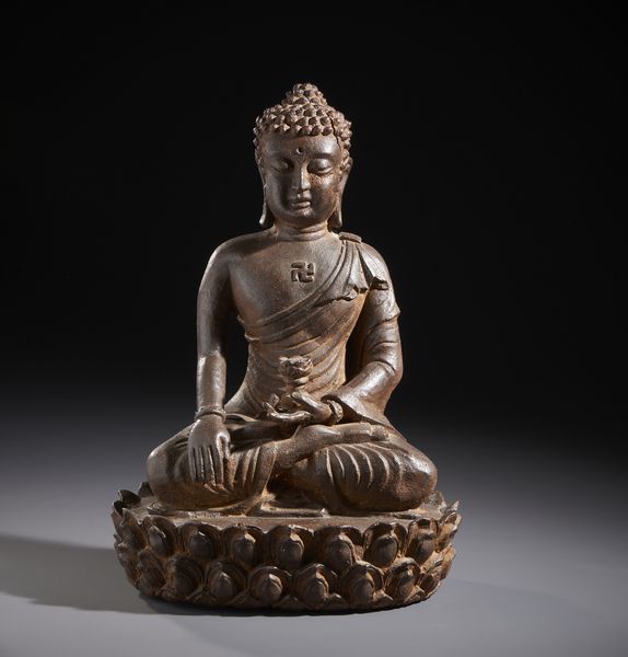 Arte Cinese : Figura di Buddha in bronzo seduto su fiore di loto.Cina XVIII / XIX sec.  - Asta Asta 470 | ARTE ORIENTALE Online - Associazione Nazionale - Case d'Asta italiane