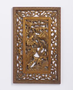 Arte Cinese : Lotto composto da otto pannelli in legno laccato e dorato finemente intagliato e scolpito con raffigurazioni di guerrieri a cavallo e scene di corte. Cina XIX sec.  - Asta Asta 470 | ARTE ORIENTALE Online - Associazione Nazionale - Case d'Asta italiane