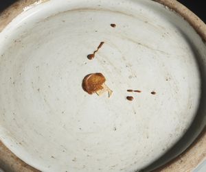 Arte Cinese : Vaso in porcellana bianco e blu dalla forma a colonna di balaustra dipinto con simboli di buon auspicio e tralci di fiori.Cina, tardo XIX sec.  - Asta Asta 470 | ARTE ORIENTALE Online - Associazione Nazionale - Case d'Asta italiane