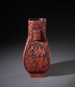 Arte Cinese : Vaso in lacca rossa dalla forma Hu finemente intagliato con soggetto naturalistico di fiori e rocce.Cina inizi XX sec.  - Asta Asta 470 | ARTE ORIENTALE Online - Associazione Nazionale - Case d'Asta italiane