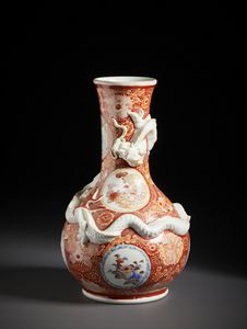 ARTE GIAPPONESE : Vaso in porcellana policroma. Giappone periodo meiji (1868-1912).  - Asta Asta 470 | ARTE ORIENTALE Online - Associazione Nazionale - Case d'Asta italiane