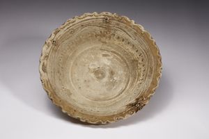 Arte Sud-Est Asiatico : Due grandi ciotole Sawankhalok in ceramica Tailandia, XIV-XV secolo  - Asta Asta 470 | ARTE ORIENTALE Online - Associazione Nazionale - Case d'Asta italiane