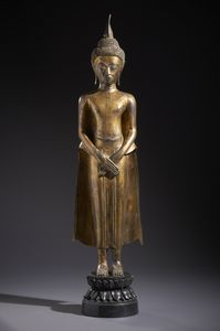 Arte Sud-Est Asiatico - Figura in bronzo laccato con tracce di doratura di Buddha stante in posizione meditativa. Tailandia XVIII / XIX sec.