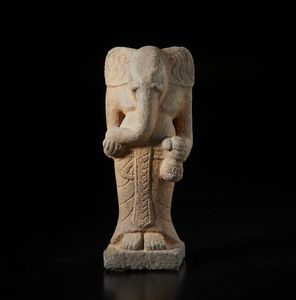 Arte Indiana : Statua in pietra arenaria raffigurante il Dio Ind Ganesh.India, XX sec.  - Asta Asta 470 | ARTE ORIENTALE Online - Associazione Nazionale - Case d'Asta italiane