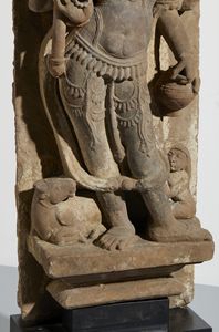 Arte Indiana : Stele in arenaria raffigurante di Shiva.India centrale.XII sec.  - Asta Asta 470 | ARTE ORIENTALE Online - Associazione Nazionale - Case d'Asta italiane