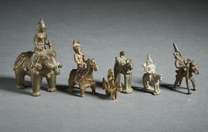 Arte Indiana : Gruppo di 6 cavalieri in bronzo India popolare, XIX secolo  - Asta Asta 470 | ARTE ORIENTALE Online - Associazione Nazionale - Case d'Asta italiane