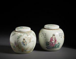 Arte Cinese : Due ginger jar in porcellana decorati a smalti policromi con saggi in un giardino e motivi calligrafici.Cina, XX sec.  - Asta Asta 470 | ARTE ORIENTALE Online - Associazione Nazionale - Case d'Asta italiane