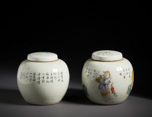 Arte Cinese : Due ginger jar in porcellana decorati a smalti policromi con saggi in un giardino e motivi calligrafici.Cina, XX sec.  - Asta Asta 470 | ARTE ORIENTALE Online - Associazione Nazionale - Case d'Asta italiane