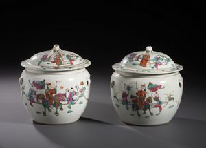 Arte Cinese : Due zuppiere in porcellana dipinte con smalti policromi raffiguranti scene di vita quotidiana.Cina XX sec.  - Asta Asta 470 | ARTE ORIENTALE Online - Associazione Nazionale - Case d'Asta italiane