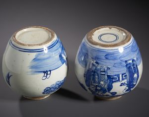 Arte Cinese : Due piccole ginger jar in porcellana bianco e blu dipinta con bimbi che giocano con saggi. Cina XIX sec  - Asta Asta 470 | ARTE ORIENTALE Online - Associazione Nazionale - Case d'Asta italiane