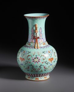 Arte Cinese : Vaso in porcellana famiglia rosa con decori di fiori e pipistrelli su fondo turchese. Cina XIX / XX sec.  - Asta Asta 470 | ARTE ORIENTALE Online - Associazione Nazionale - Case d'Asta italiane