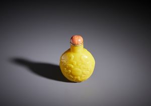 Arte Cinese - Snuff bottle in vetro giallo di Pechino.Cina, XX secolo