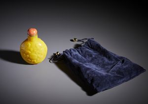 Arte Cinese : Snuff bottle in vetro giallo di Pechino.Cina, XX secolo  - Asta Asta 470 | ARTE ORIENTALE Online - Associazione Nazionale - Case d'Asta italiane