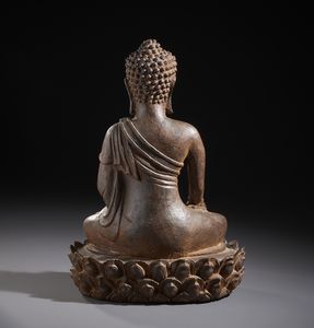 Arte Cinese : Figura di Buddha in bronzo seduto su fiore di loto.Cina XVIII / XIX sec.  - Asta Asta 470 | ARTE ORIENTALE Online - Associazione Nazionale - Case d'Asta italiane