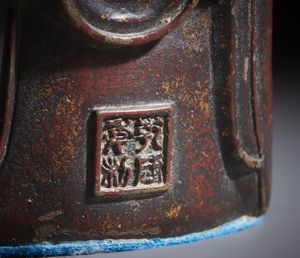 Arte Cinese : Figura in bronzo dorata e laccata raffigurante Buddha in stile Ming.Cina, XX sec.  - Asta Asta 470 | ARTE ORIENTALE Online - Associazione Nazionale - Case d'Asta italiane