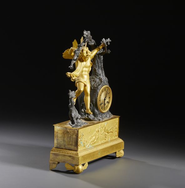 MANIFATTURA FRANCESE DEL XIX SECOLO : Orologio da tavolo in bronzo dorato e parzialmente brunito con figura di Zefiro, base rettangolare decorata a rilievo sul fronte  - Asta Asta 469 | ARTE ANTICA E DEL XIX SECOLO Online - Associazione Nazionale - Case d'Asta italiane