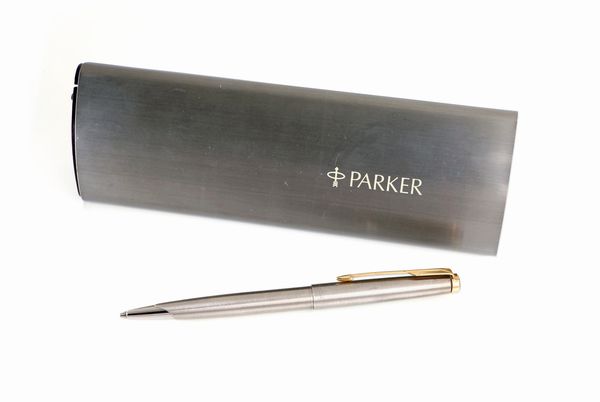 Parker - Portamine in acciaio con particolari dorati  - Asta Penne e accessori dalla collezione di Enrico e Antonello Falqui e altre provenienze - Associazione Nazionale - Case d'Asta italiane