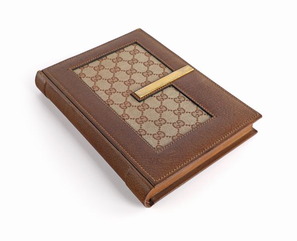 Gucci - Quaderno in pelle e tela con all'interno fogli bianchi  - Asta Penne e accessori dalla collezione di Enrico e Antonello Falqui e altre provenienze - Associazione Nazionale - Case d'Asta italiane