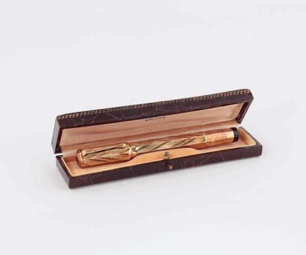 Waterman Ideal - Penna stilografica vintage anni '30 laminata in oro 18 kt  - Asta Penne e accessori dalla collezione di Enrico e Antonello Falqui e altre provenienze - Associazione Nazionale - Case d'Asta italiane