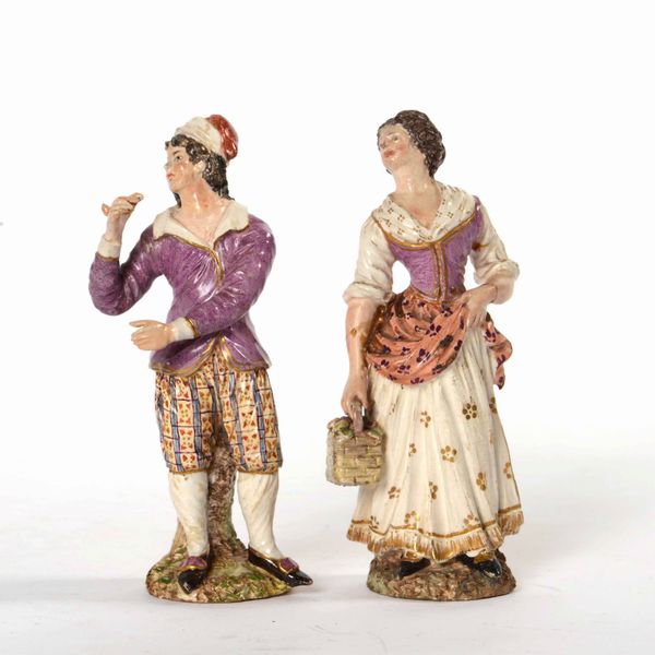 Coppia di figurine.<BR>Napoli, inizio del XIX secolo.  - Asta Ceramiche e vetri - Associazione Nazionale - Case d'Asta italiane