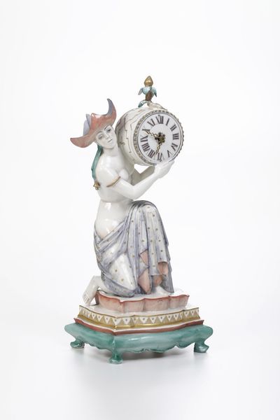 Orologio da tavolo Art Dco.<BR>Germania, Manifattura di Nymphenburg, 1930 circa.<BR>Modello di Josef Wackerle del 1922.<BR>  - Asta Ceramiche e vetri - Associazione Nazionale - Case d'Asta italiane